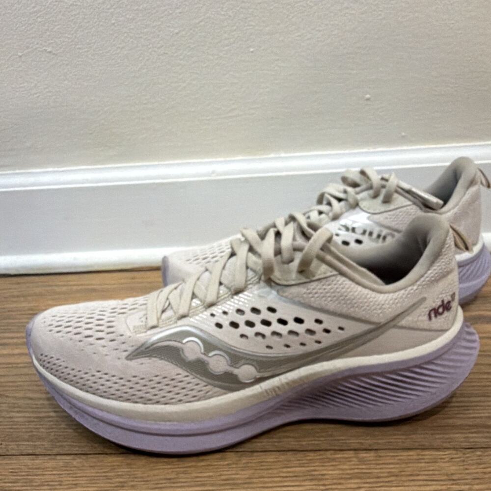 Saucony Ride 17 Women White Purple Athletic Running Sneakers 8.5 Moon Viola
